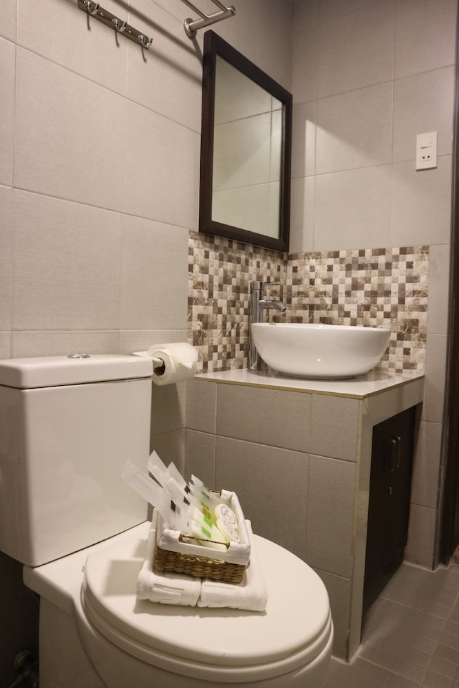 Emerald Boutique Hotel 49/55