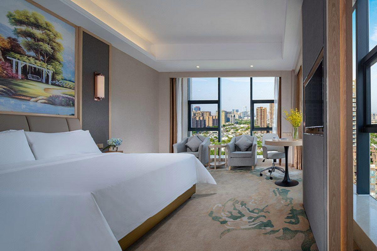 Vienna International Hotel (Chengdu Convention and Exhibition Center, Qilong Metro Station) 11/26