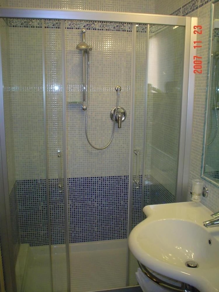Hotel Dina 16/53