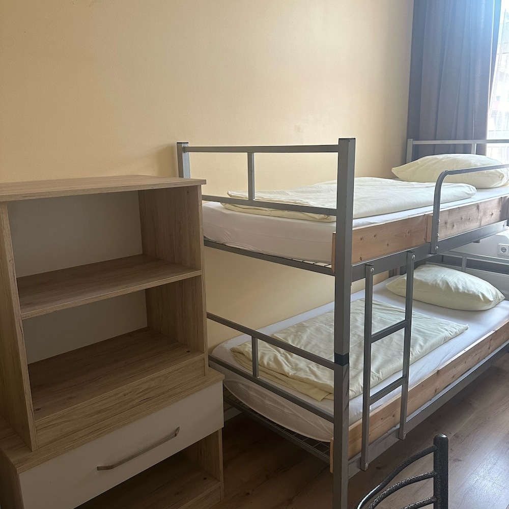 Low Budget Hostel 11/53