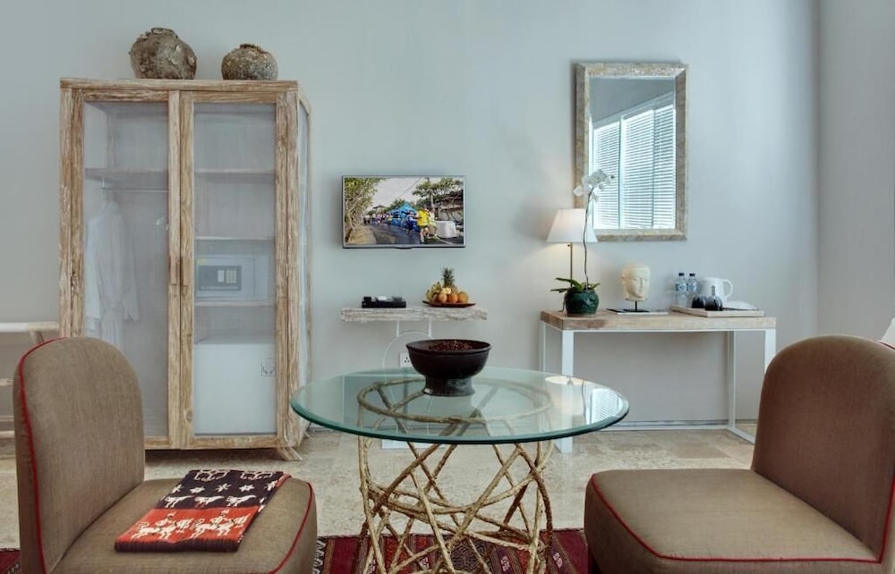 Room & Vespa 4 24/35