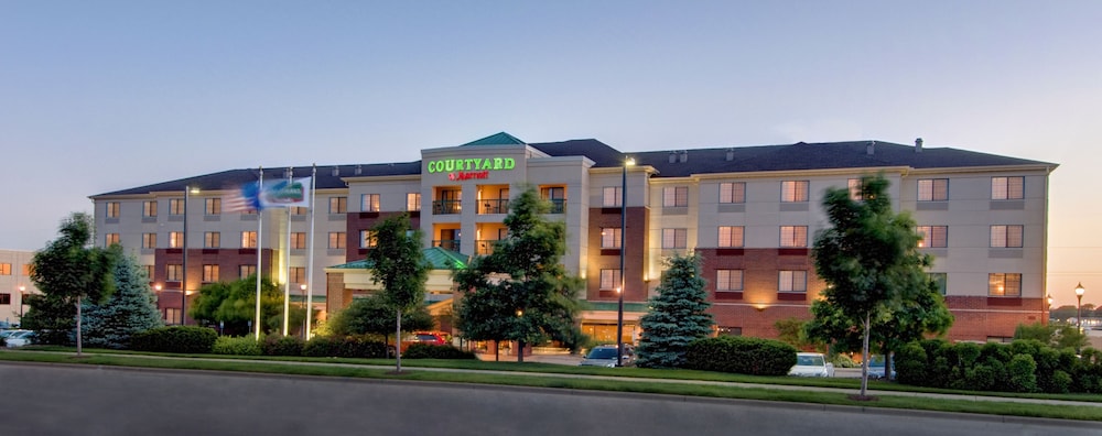 Courtyard Madison - East 2/44