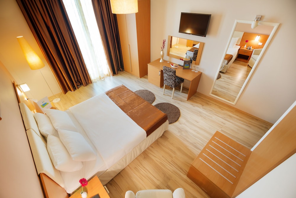 Albanian Star Hotel 7/50