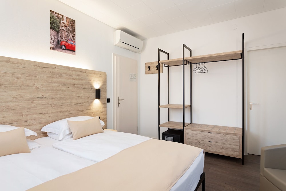 غرفة اقتصادية بسريرين منفصلين، Hotel Du Lac Locarno 2/5