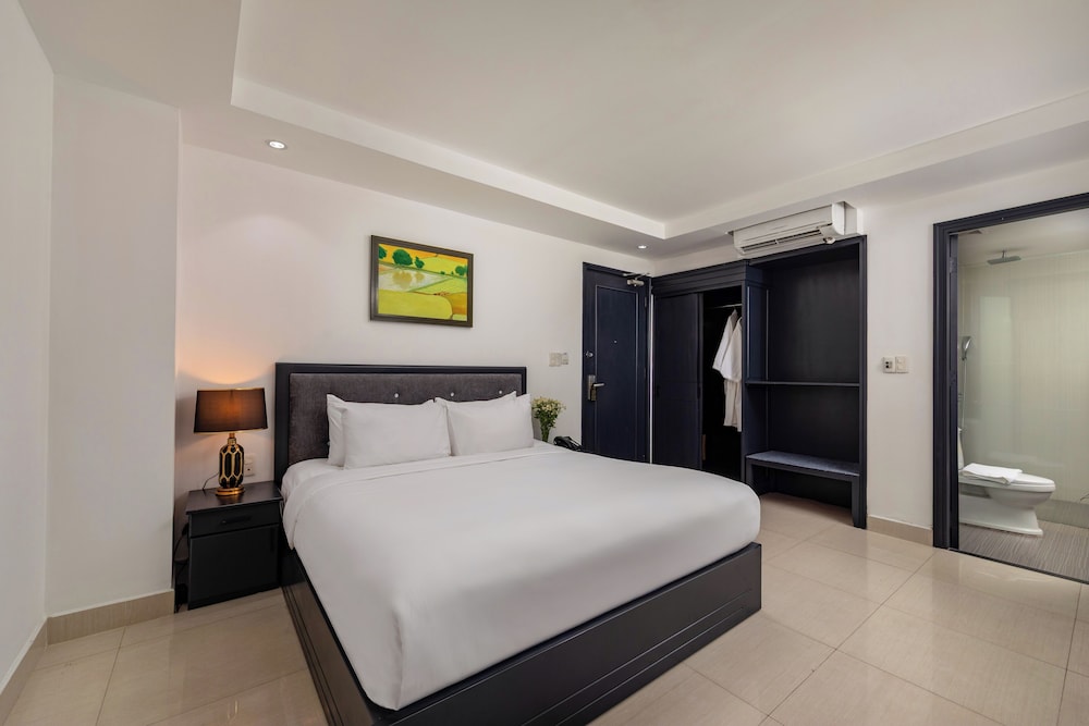 SUPERIOR, KING BED