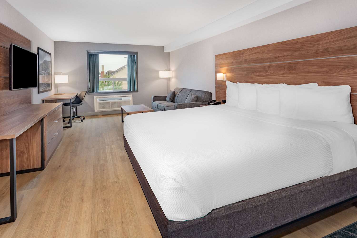 Super 8 by Wyndham Cornwall ON 6/21
