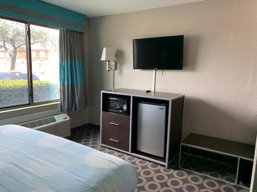 Travelodge by Wyndham San Antonio Downtown Northeast 7/35