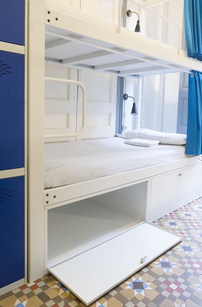 Female Dorm, Female Only, 4 Beds