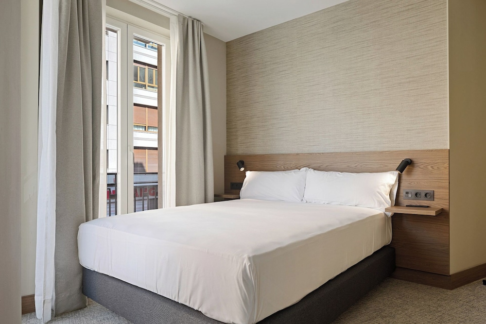 HOTEL AVENIDA(aka Husa Avenida) 19/52