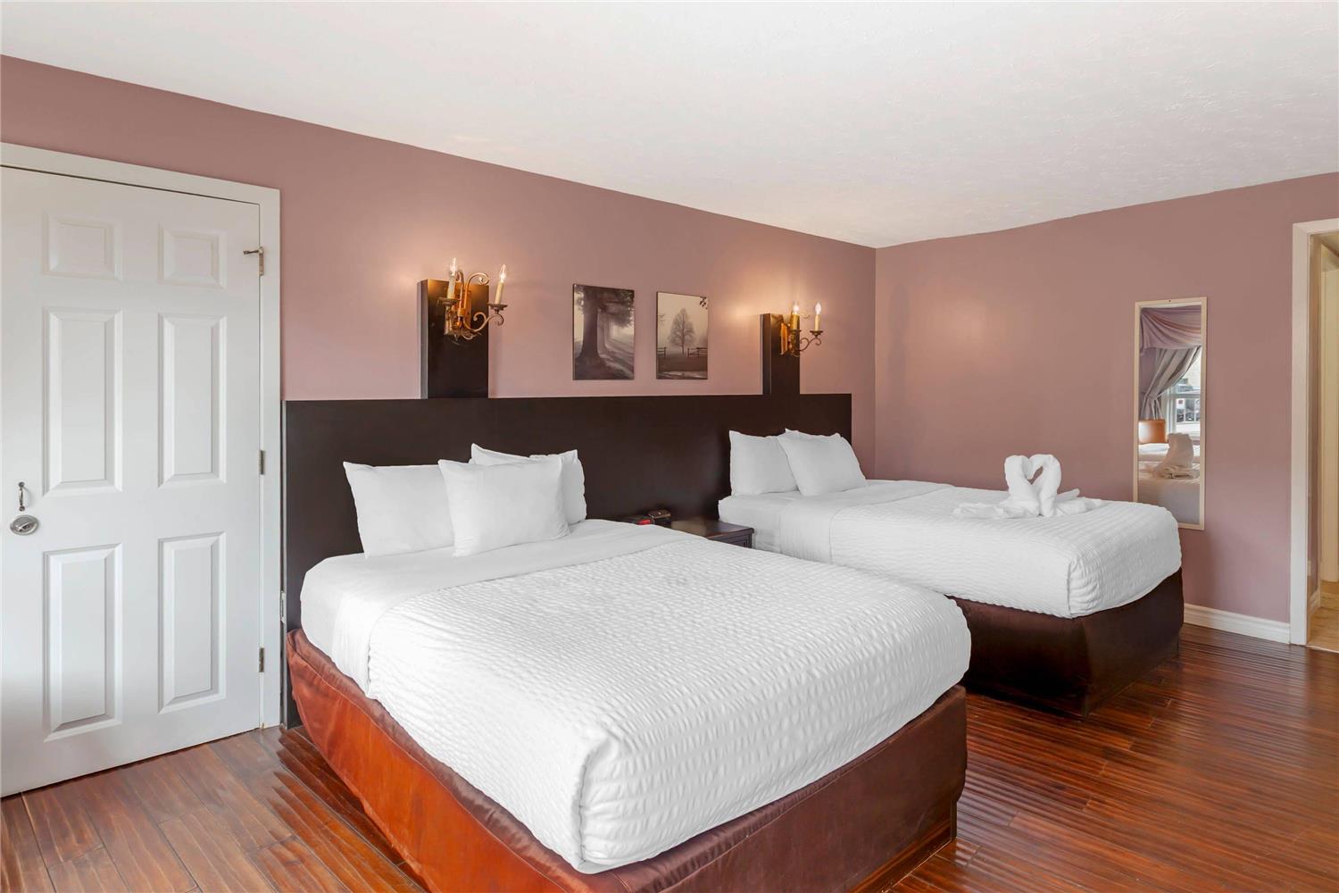 ROOM, 2 DOUBLE BEDS
