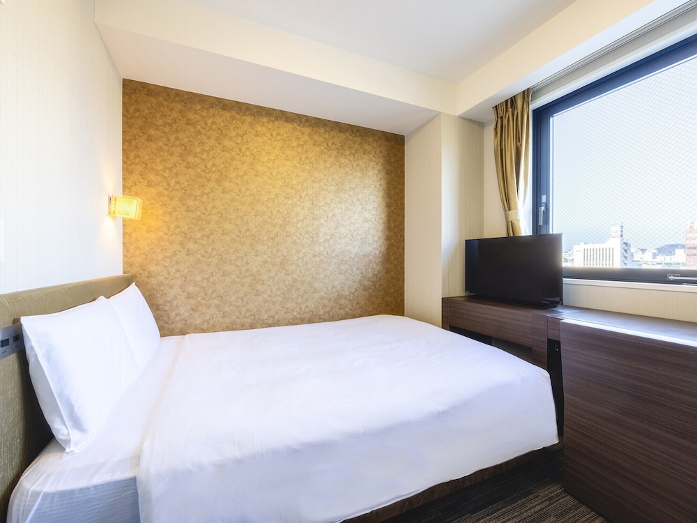 MODERATE, SINGLE, DOUBLE BED, SMOKING