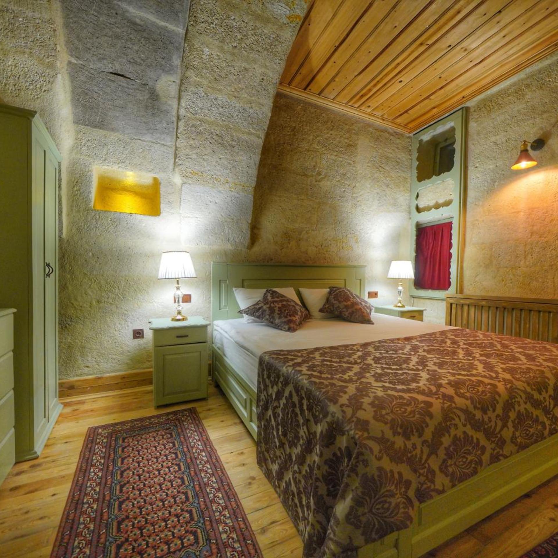 Cave, Suite