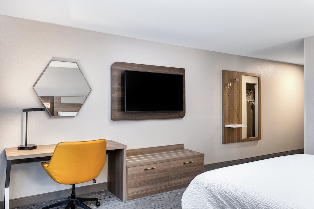 Holiday Inn Express Hotel And Suites Green Bay East 59/64