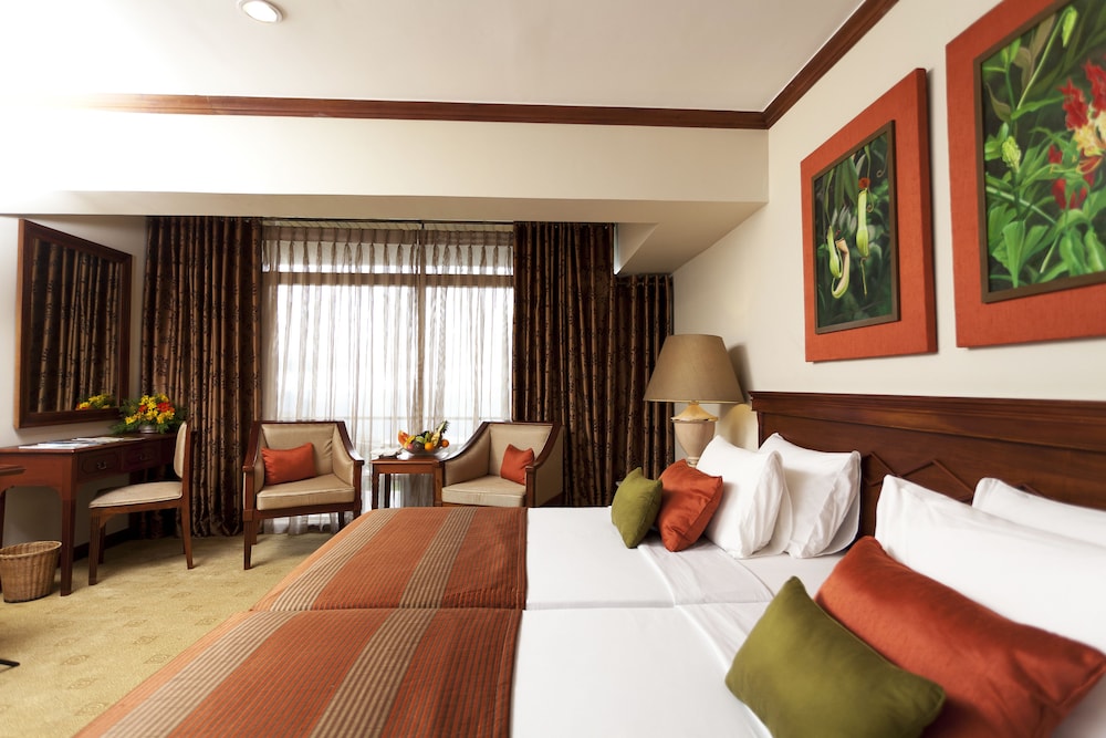 Hunas Falls Hotel Kandy 9/77