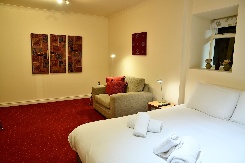 The Knighton Hotel by Payman Club 20/50