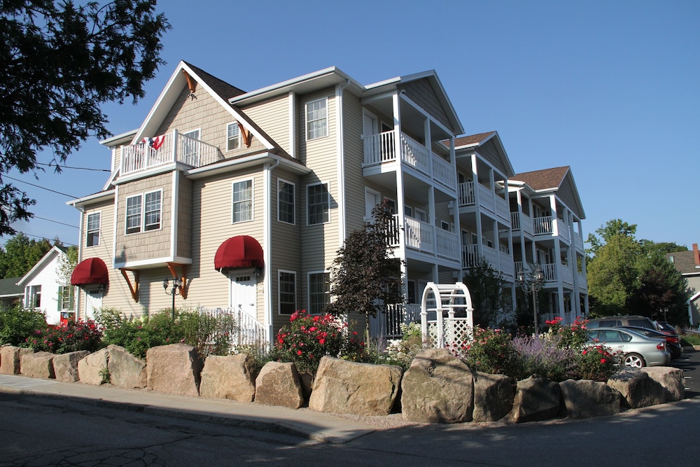 Bar Harbor Manor 6/68