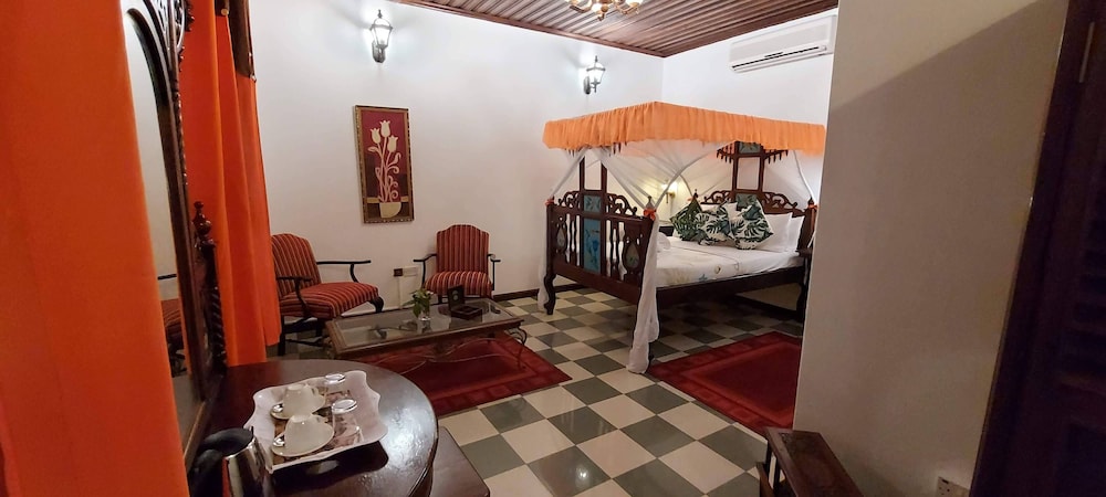 TAUSI PALACE HOTEL 89/90