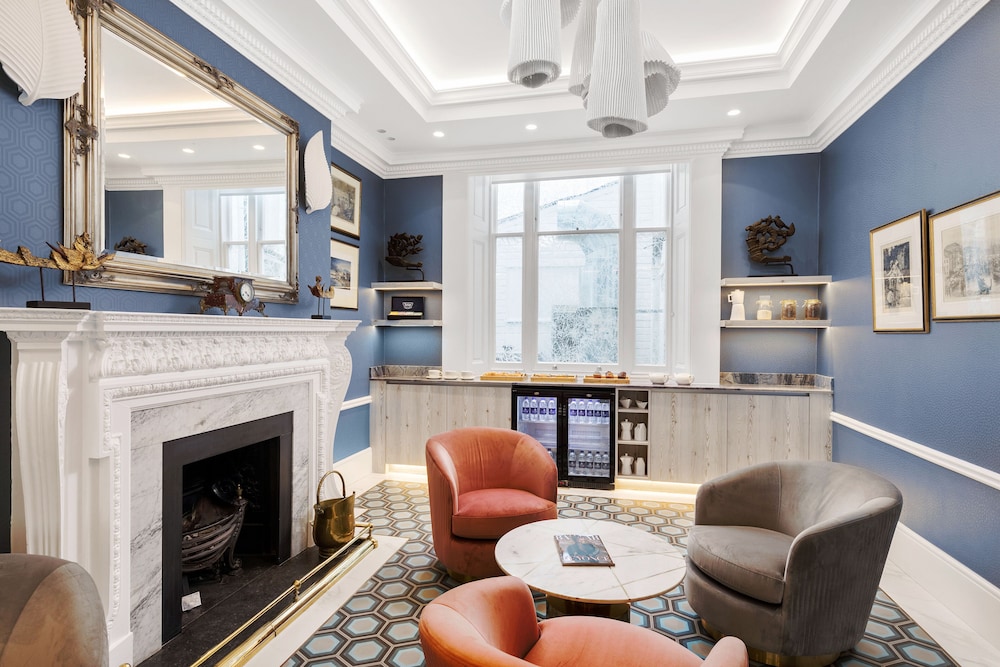 Commodore Hotel London 42/55