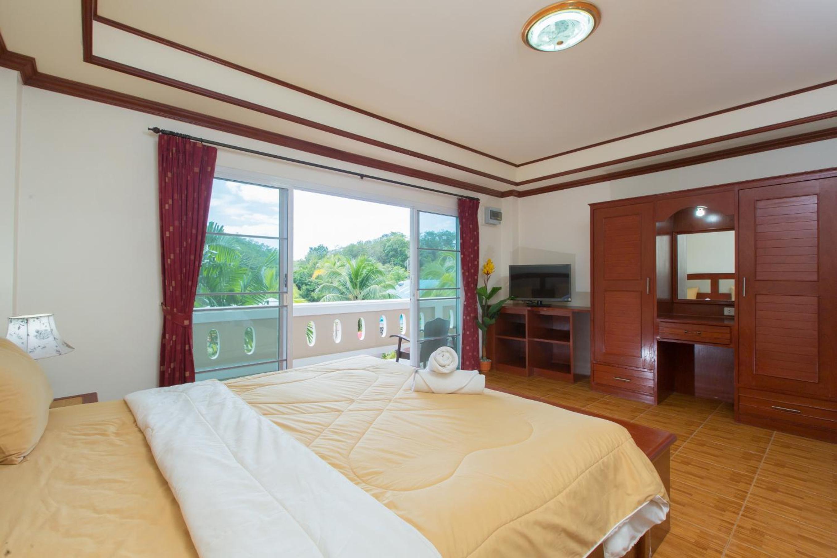 STUDIO, DOUBLE BED