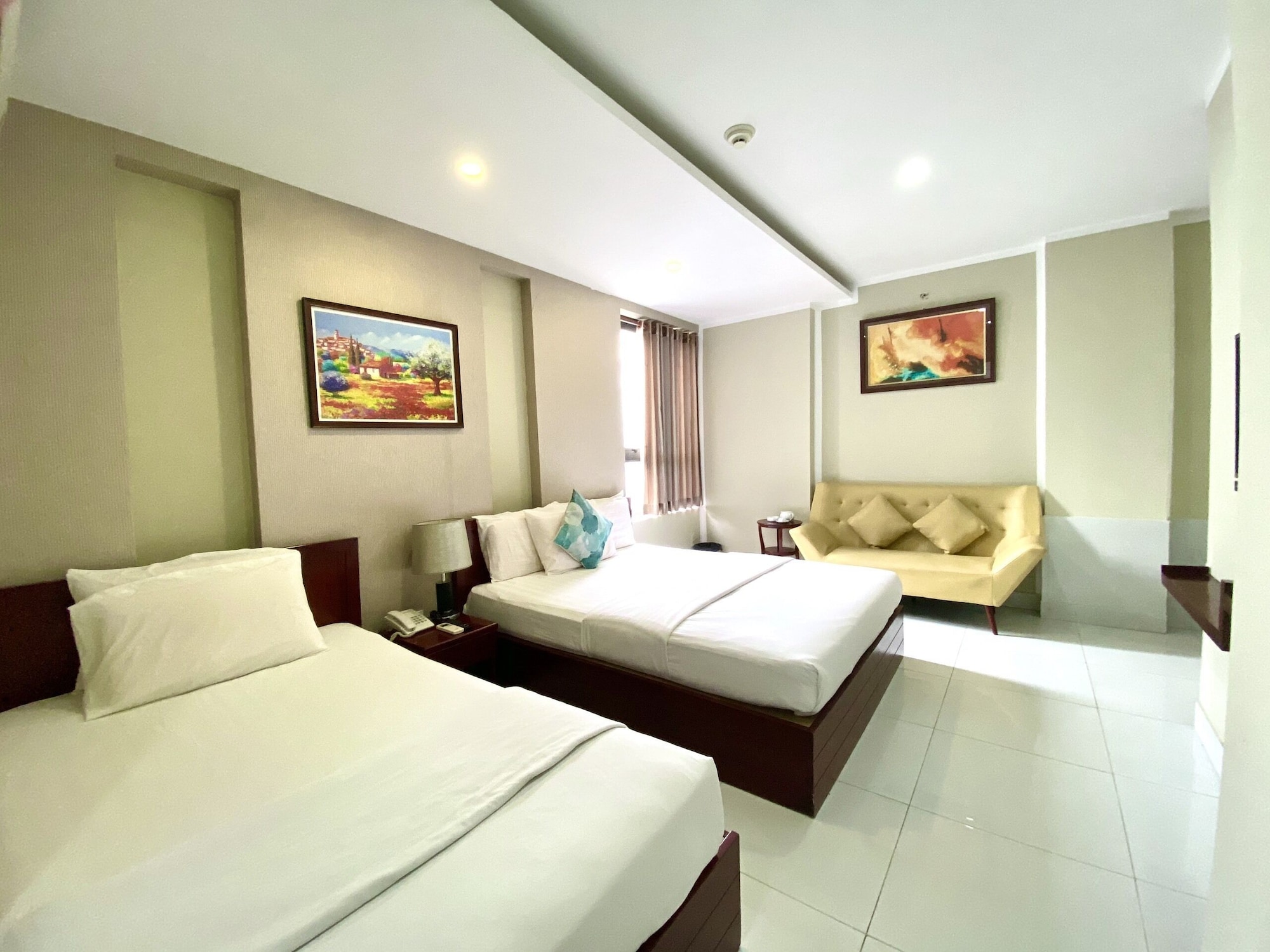 VIP, TWIN BEDS