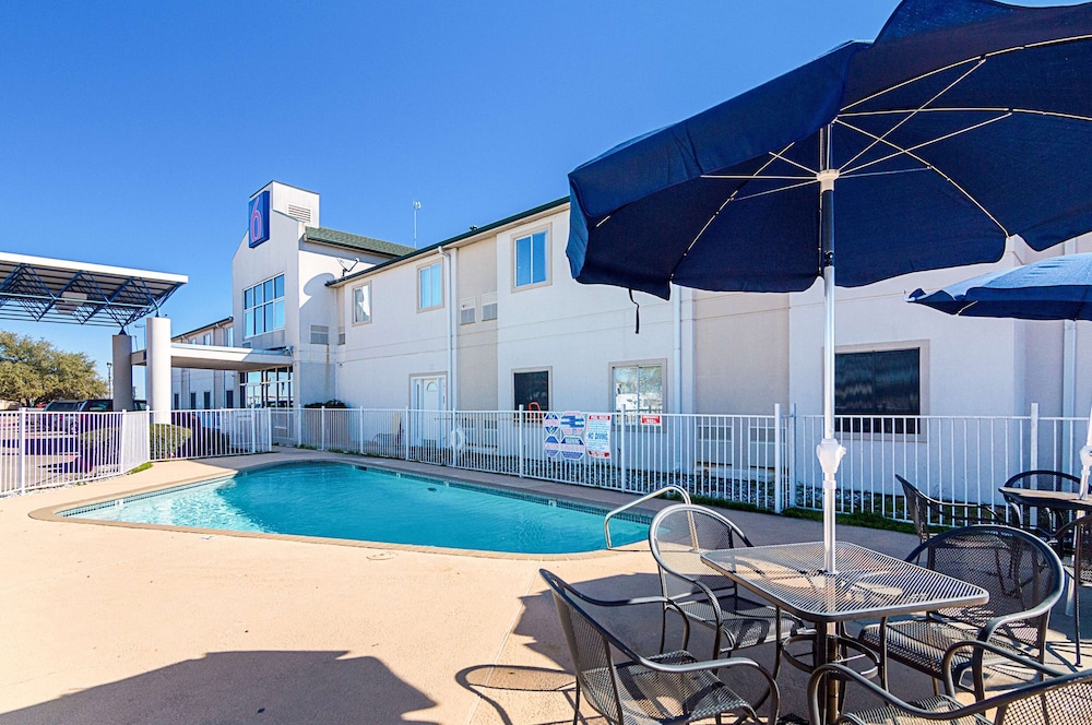 Motel6 Terrell, TX 44/58
