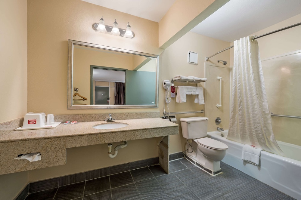 Econo Lodge Cullman South 18/25