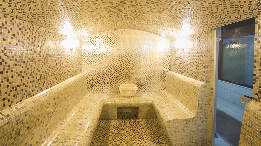 Emerald Hotel Baku 40/58
