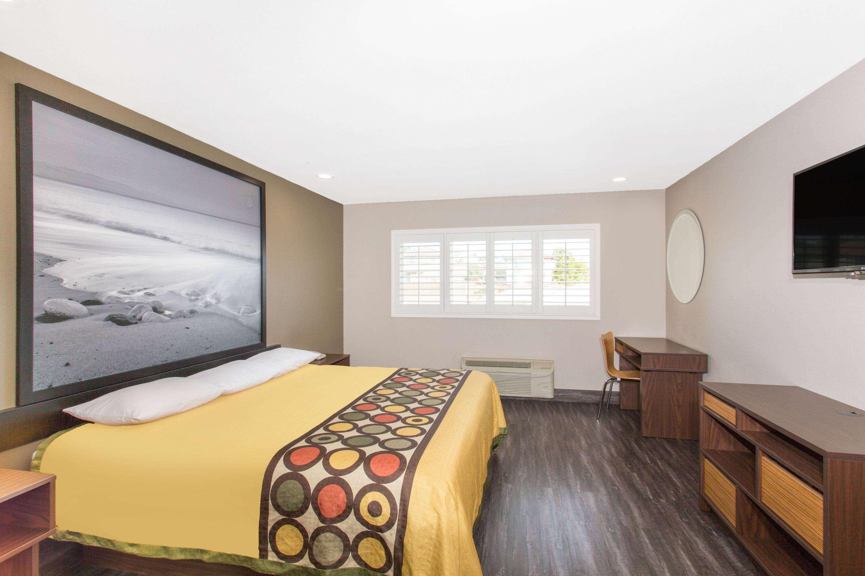 Super 8 by Wyndham National City Chula Vista 6/24