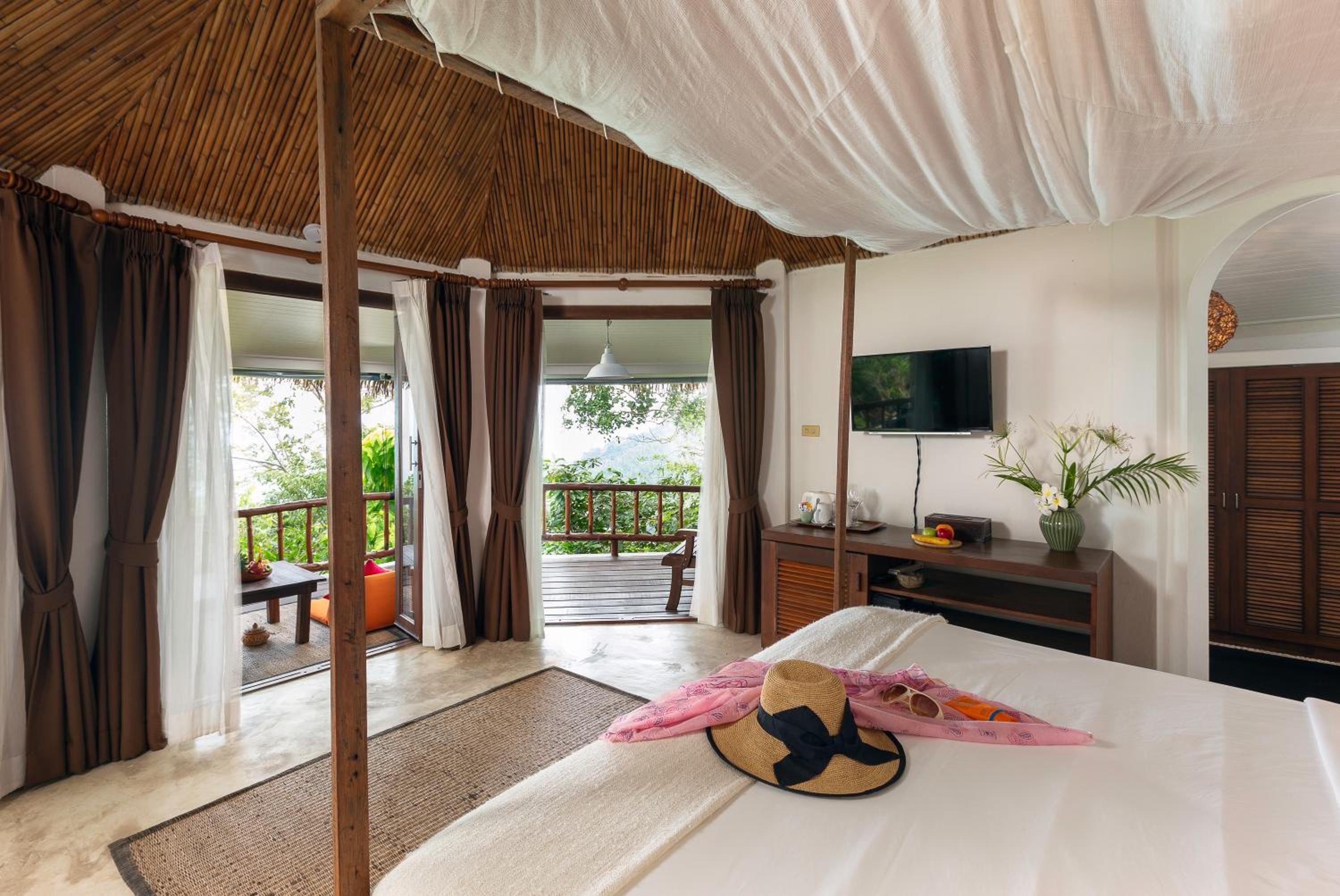 Jungle, Lodge, Queen Bed