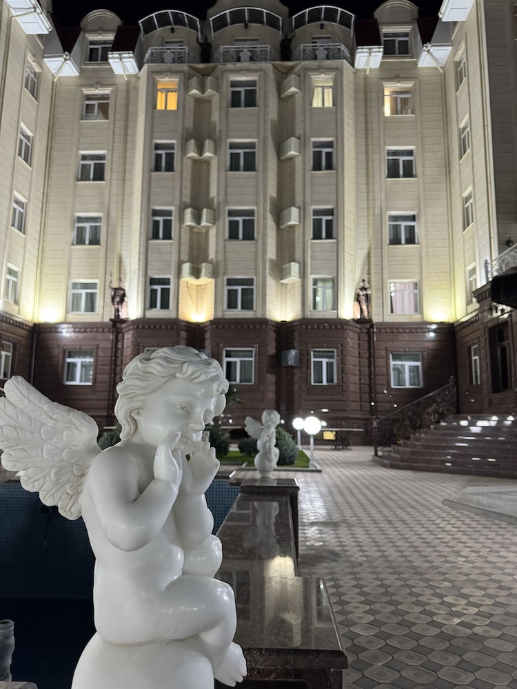 Alexander Hotel 4/38