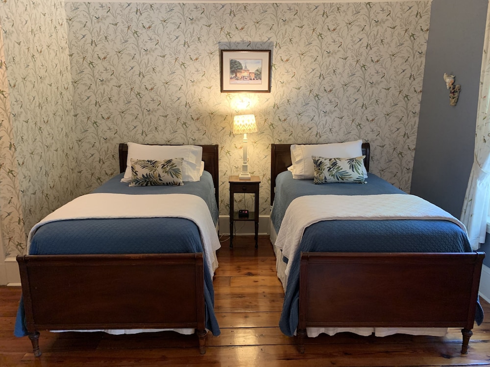 The Lily Inn 13/36