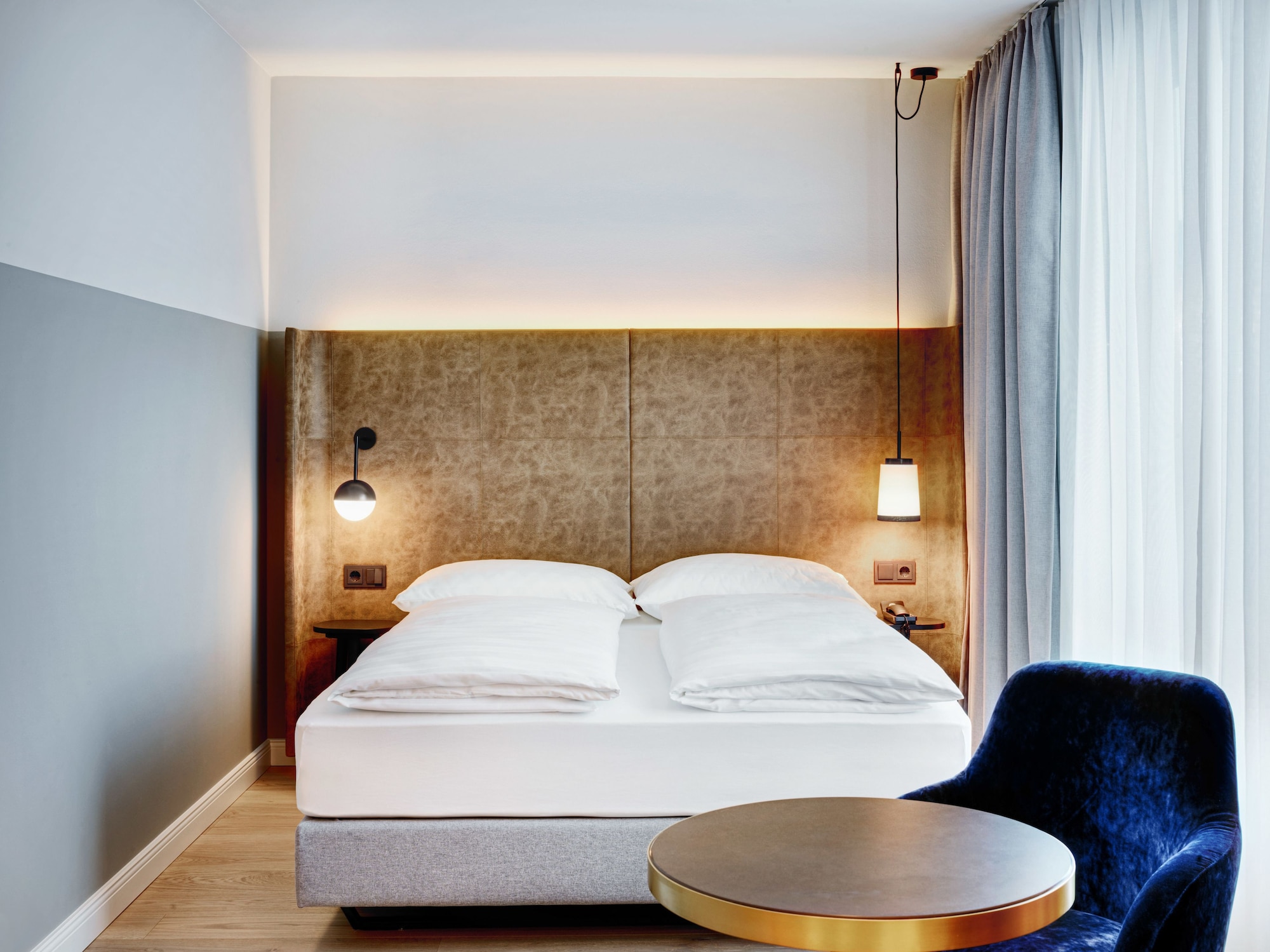 ROOM, DOUBLE OR TWIN BED