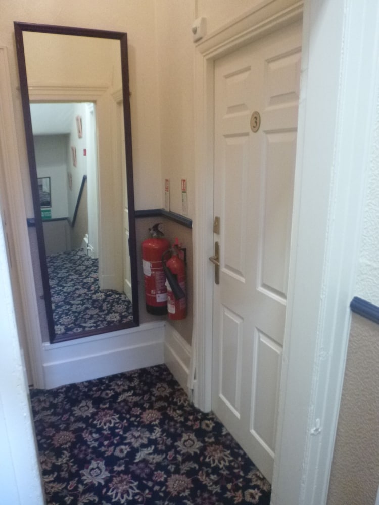 The Warwick - Guest House 7/50