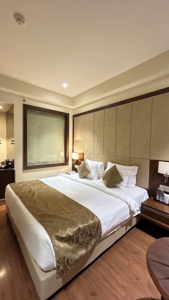 Pride Hotel Bhopal 16/49