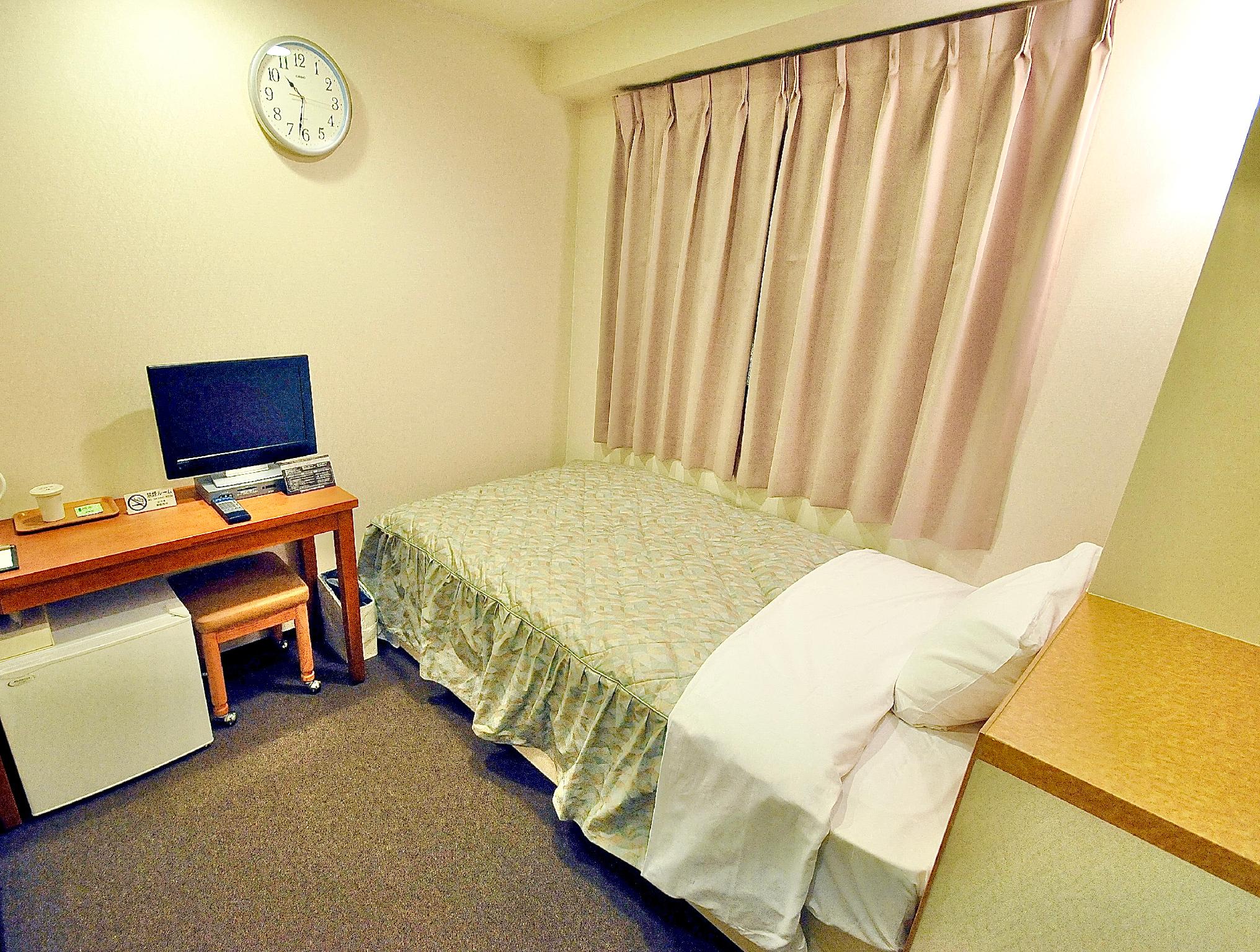 Room, Single, Next to Elevator