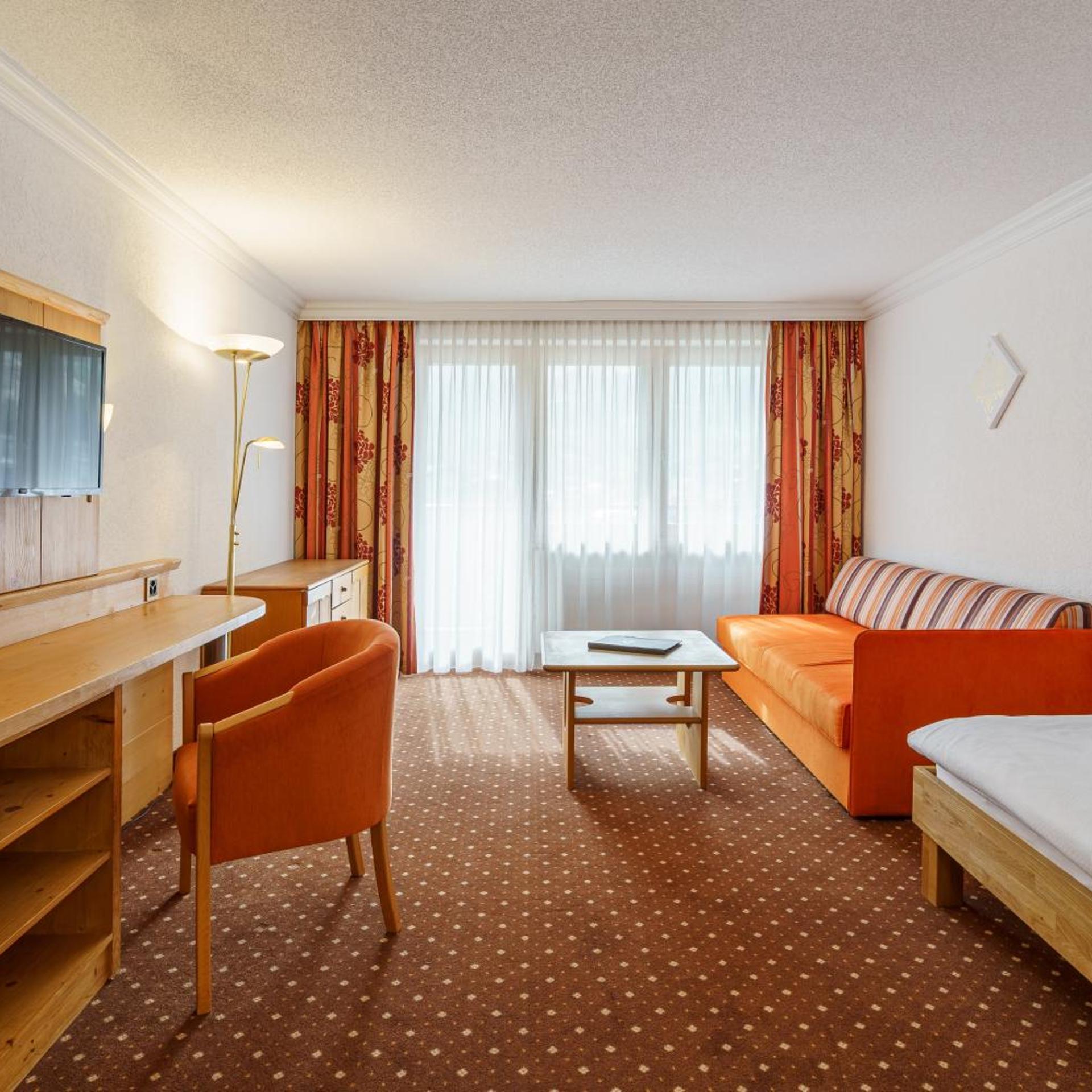 HOTEL ALPENROYAL 42/55