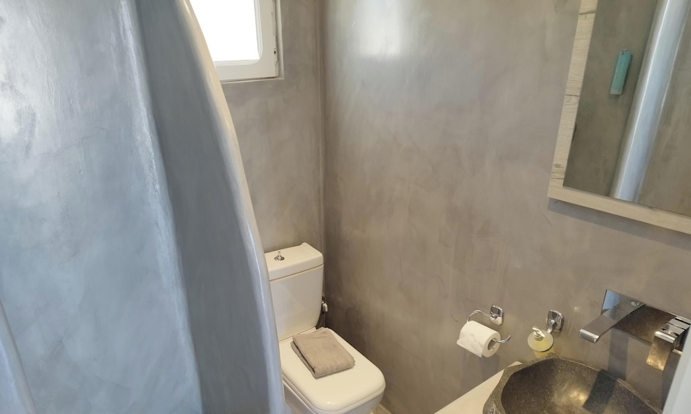 Nikos Rooms 46/50