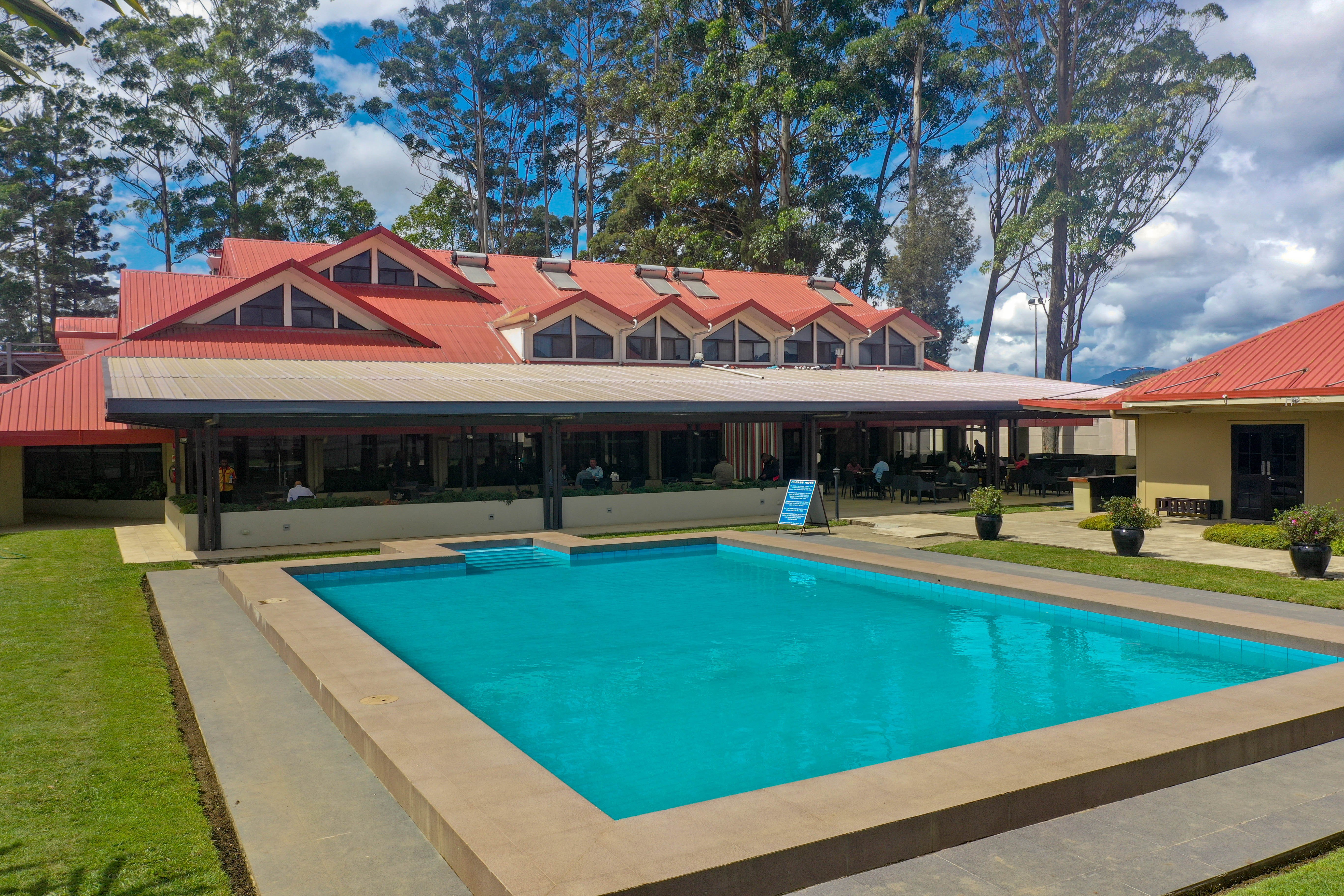 Highlander Hotel and Apartments 48/51