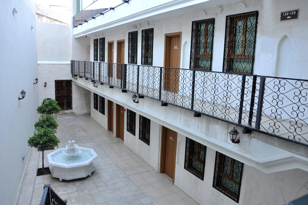 Rabis Hotel 1/45