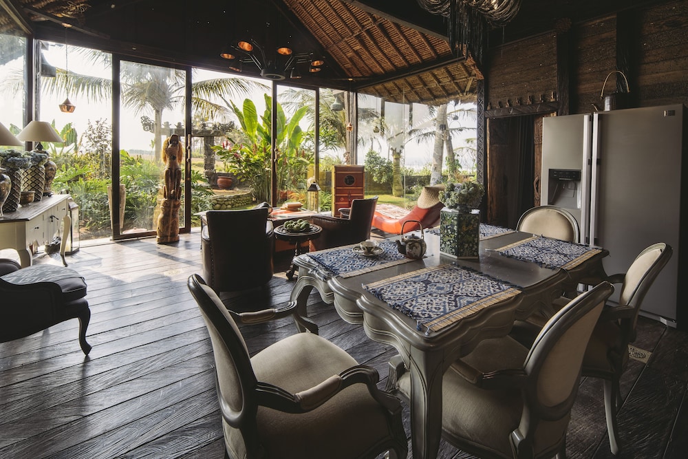 Absolute Beachfront Romantic Villa Laut 14/30