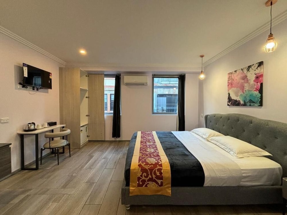 PREMIUM, KING BED