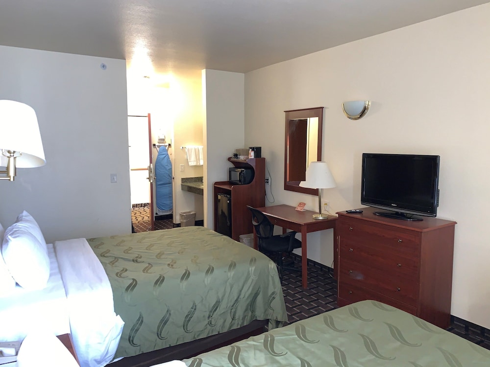 Holiday Inn Express Wichita North - Park City 12/38
