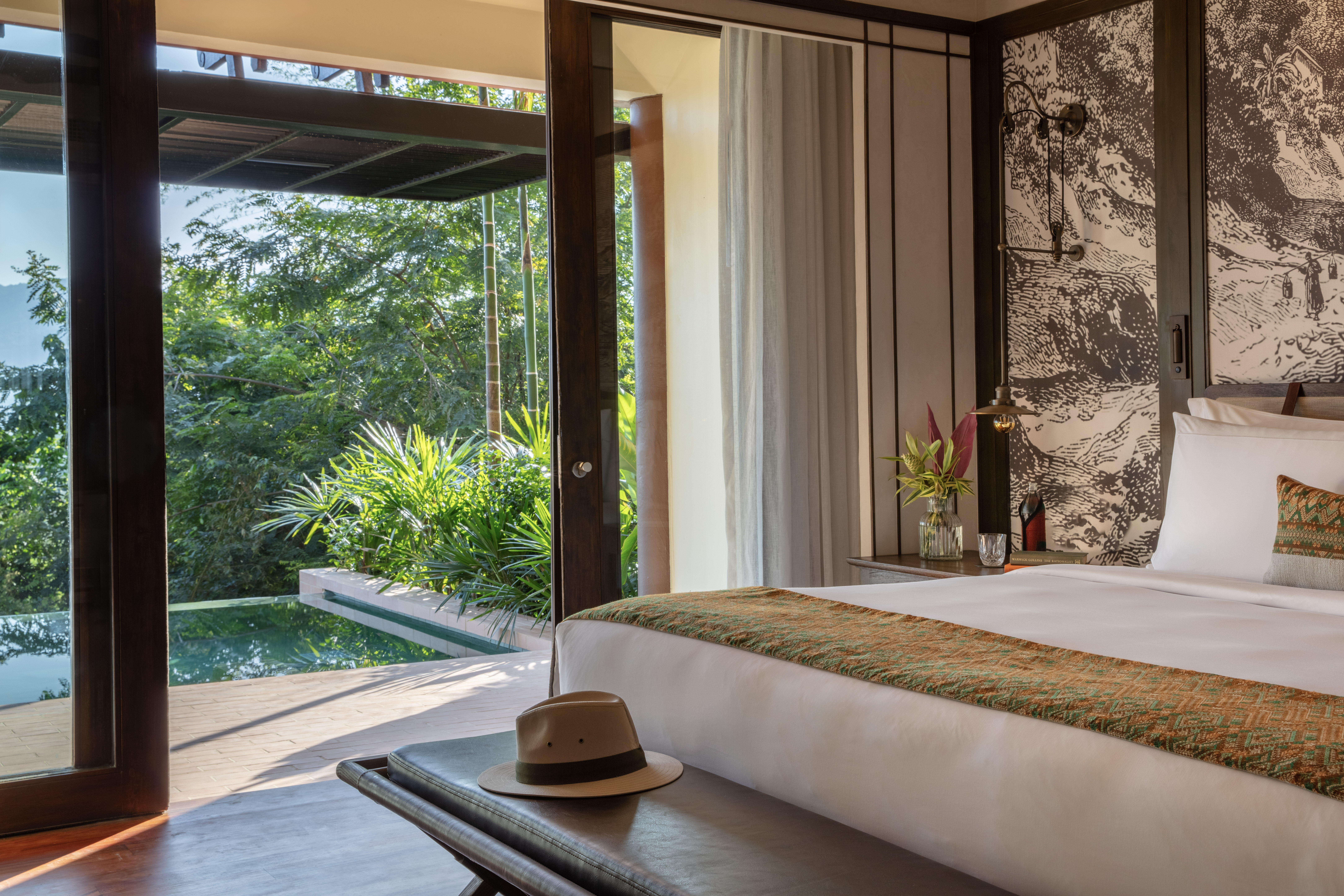 Explorer, Pool, Mekong, Suite