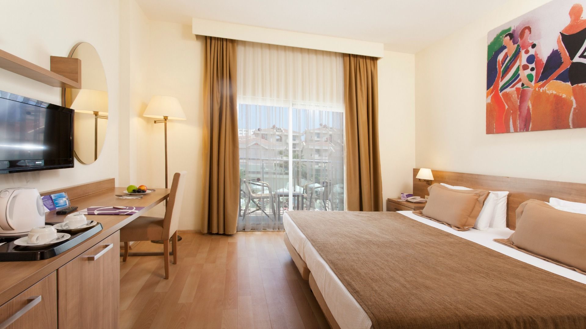 Room at Dream Family Club, SIDE
