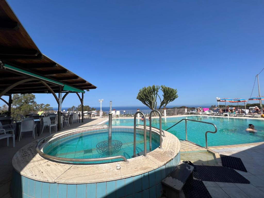 HOTEL CARLO MAGNO 36/37