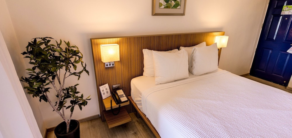 TRADE WINDS HOTEL 19/69