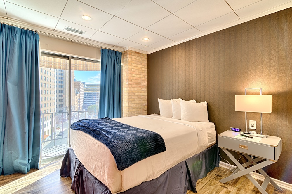 Riverwalk Plaza Hotel 17/50
