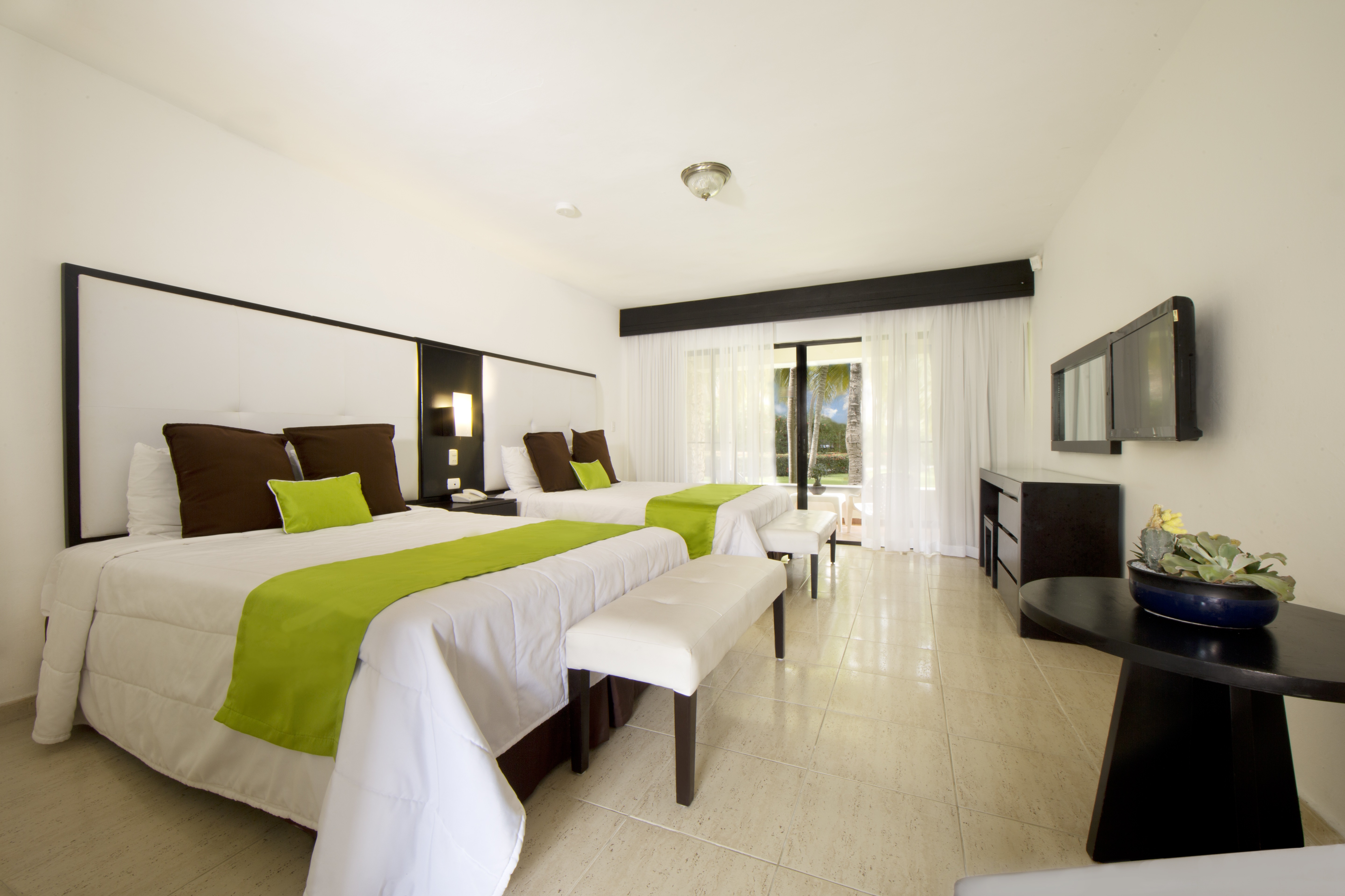Garden, Superior, Queen Bed، Viva Dominicus Beach by Wyndham, A Trademark All Inclusive 2/3
