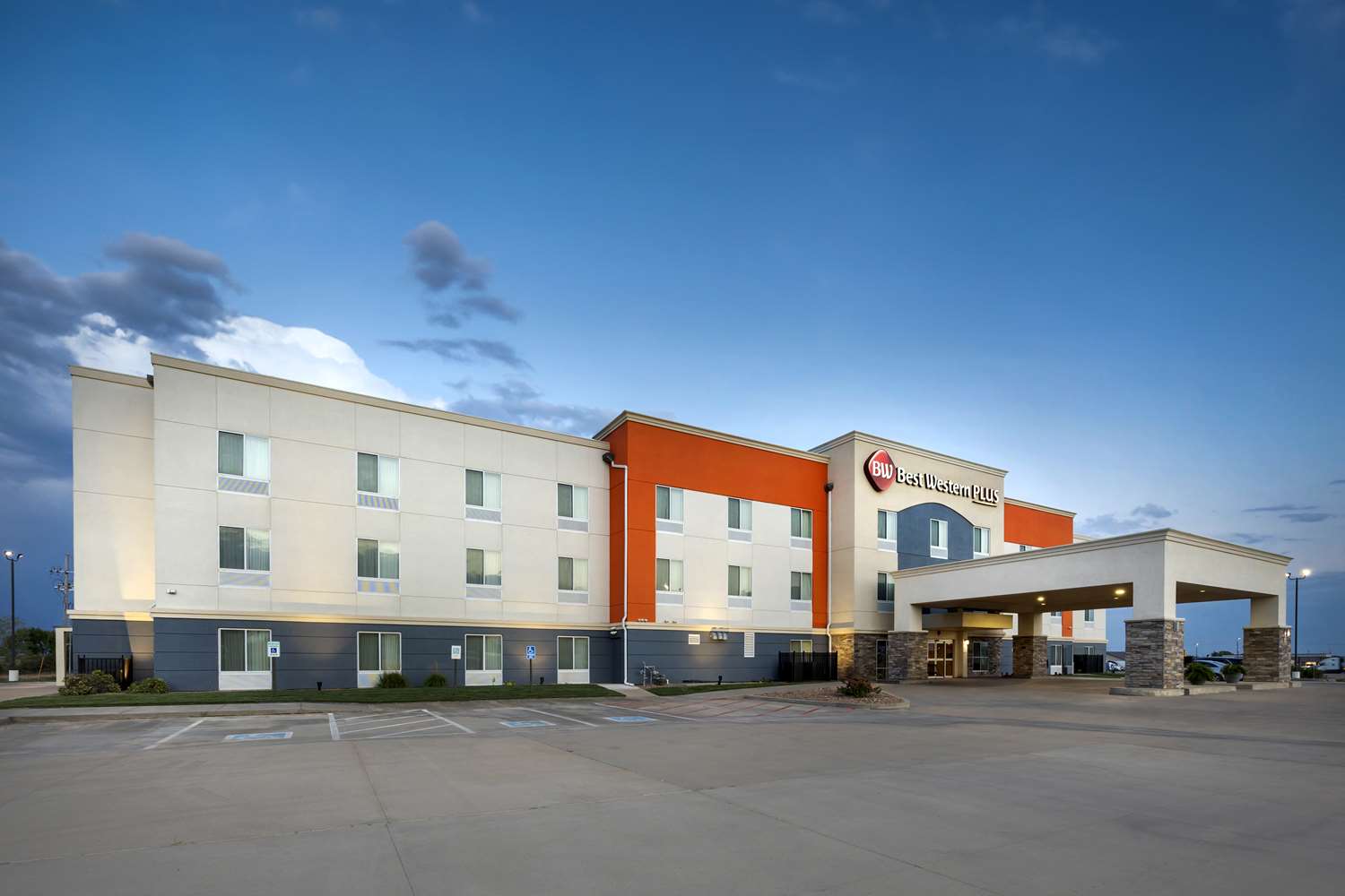 Best Western Plus Pratt 1/16