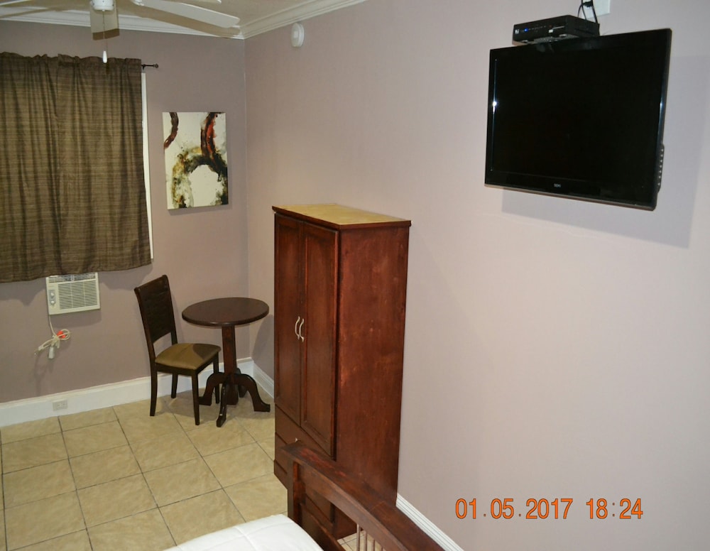 Monterey Inn Hotel 38/50
